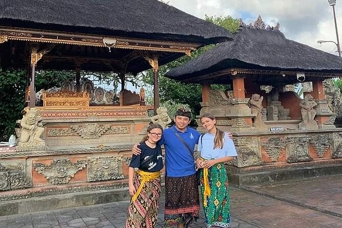Private Tour To Tibumana Waterfall, rice terraces & Jungle Swing - Ubud Palace and the Traditional Art Market: Culture Time in the Middle of Town