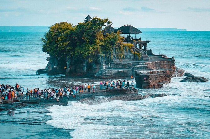 Private Tour: Ubud and Tanah Lot Day Tour - Tegalalang Rice Terrace: short walk, big payoff