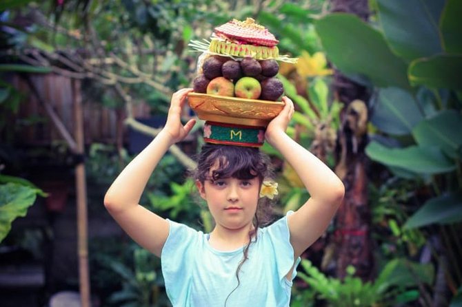 Private Tour: Ubud Day Tour with Traditional Offering Lesson - Ubud Traditional Art Market: Shop, Bargain, and Learn Fast