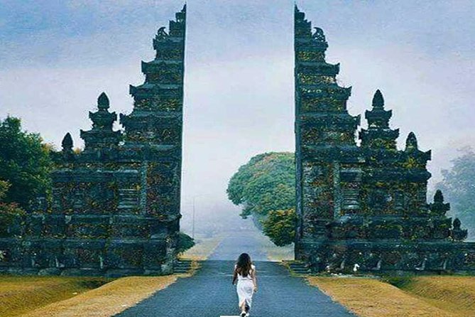 Private Tour: Ulun Danu Temple-Handara Gate-Wana Giri Hill&Tanah Lot Sunset - A one-day circuit that strings Bali’s best views together