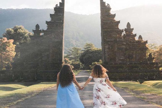 Private Tour: Ulun Danu Temple-Handara Gate-Wana Giri Hill&Tanah Lot Sunset - Stop 5: Tanah Lot sunset and the ocean doing the work