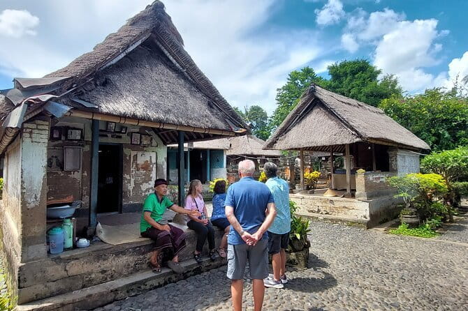 Private Tour Uluwatu Temple and Kecak Sunset Dance - Uluwatu Temple: ocean amphitheater views and the big setting