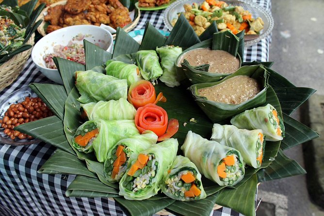 PRIVATE Ubud Market Tour & Balinese Cooking Class with Putu - Meeting Putu and Cooking with a Real Family Kitchen