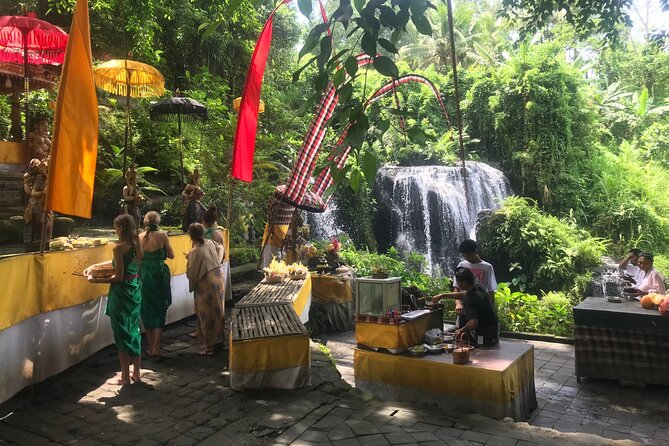 Purification Holy Bath at Beji Gria Waterfall - What actually happens during the purification holy bath