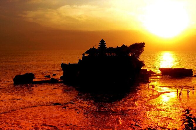Royal Family Temple, Monkey Forest, and Tanah Lot Sunset Tour - Tanah Lot Temple: why the sea-temple shines at dusk