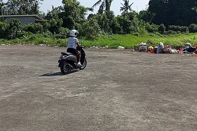Scooter Lesson in Ubud - What’s included: not just a bike, but the whole safety setup