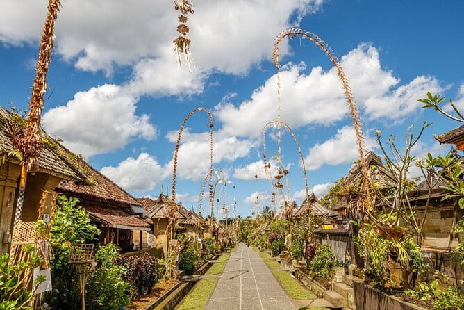 Sidemen Highlights Day Tour - Klungkung Market for Fabrics, Jewelry, and Real Snacks