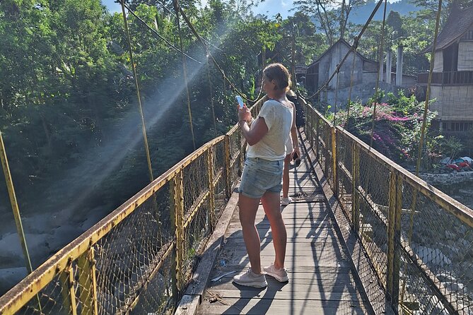 Sidemen Trekking: A Walk from a Different Perspective - The guide makes it: what you’ll learn (and how it sounds)