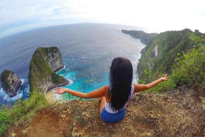 Solo Traveler in Nusa Penida - Pasih Uug (Broken Bay): the volcanic rock “pool” effect