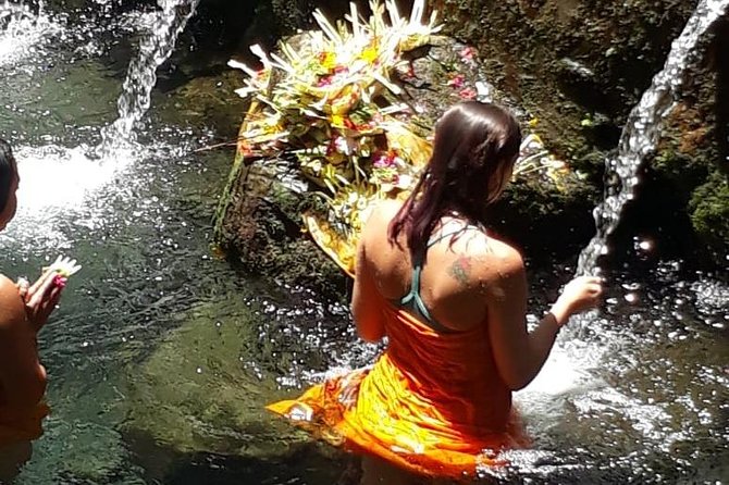 Soul Purification at Pura Mengening in Bali - What happens during the holy water purification at Mengening Temple