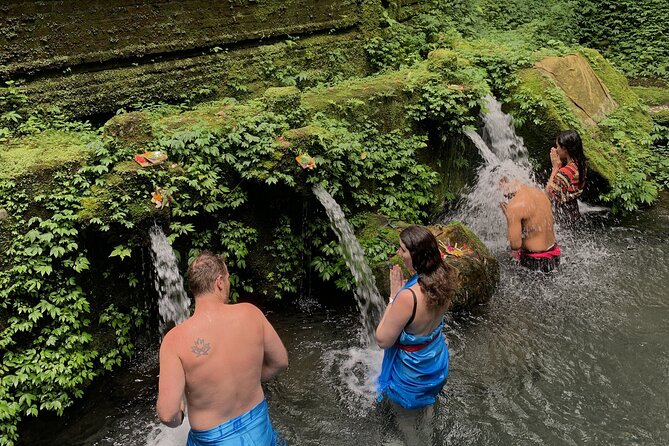 Spiritual Cleansing Ritual and Shamanic Healing in Bali - Tegallalang Rice Terrace: what to do with your camera and your legs