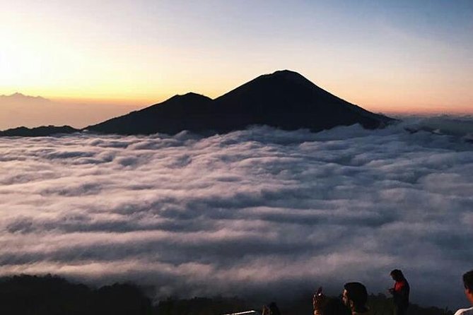 Sunrise mount batur trecking all inclusive - The private guide promise vs. a popular volcano reality