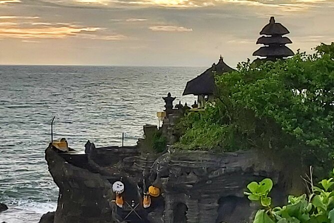 Tanah Lot And Ubud - Full Day Private Tour - Sacred Monkey Forest Sanctuary in Ubud: jungle paths and animal energy