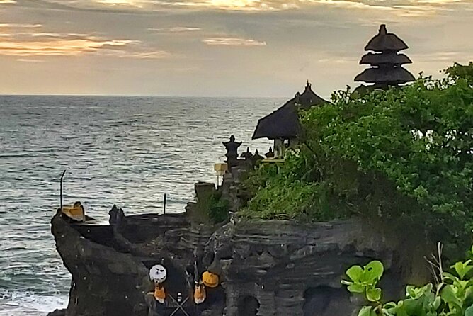 Tanah Lot And Ubud - Full Day Private Tour - Ubud Palace: short cultural stop, long cultural clues