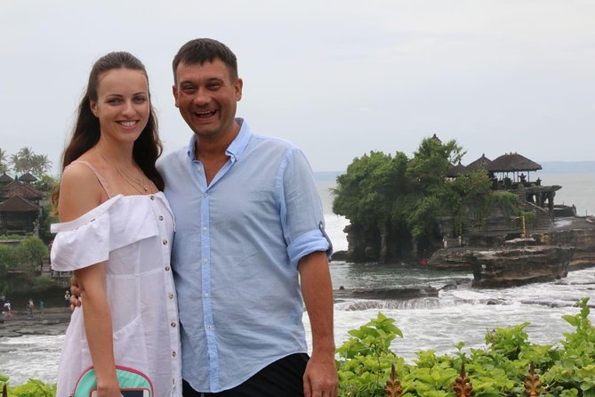 Tanah Lot and Uluwatu Temple Tour Including Seafood Dinner at Jimbaran Beach - Stop 1: Tanah Lot Temple and the sea-rock drama