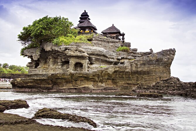 Tanah Lot, Jatiluwih Rice Terrace and Waterfall Day Tour - Stop 4: Ulun Danu Lake Beratan Temple and the Water-Goddess Setting