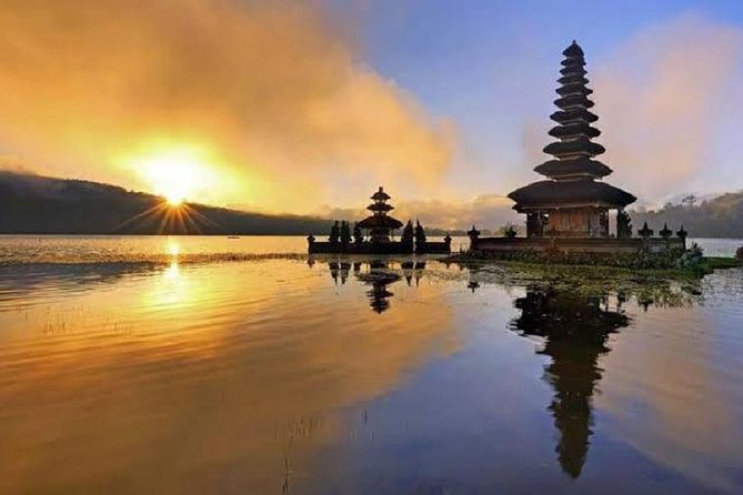 Tanah Lot - Jatiluwih (UNESCO) - Beratan lake -Hidden hill (Wanagiri)-FREE WI-FI - Lake Beratan and Ulun Danu Temple: Dewi Danu’s Setting