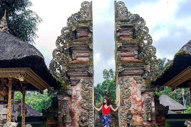 Tanah Lot Temple, Waterfall & Ubud Tour (Private & All-Inclusive) - Tanah Lot Temple: sea-temple views and stone drama