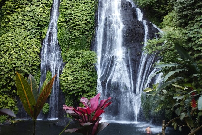 Tanah Lot Tour: Discover Bali’s Iconic Temple and Stunning Views - Stop 3: Lake Beratan and Ulun Danu Beratan’s calm, misty mood