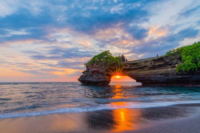 Tanah Lot Tour & North Bali Tour : All-Inclusive Best Experience - Ulun Danu Bratan Temple: Lake-Front Spiritual Architecture