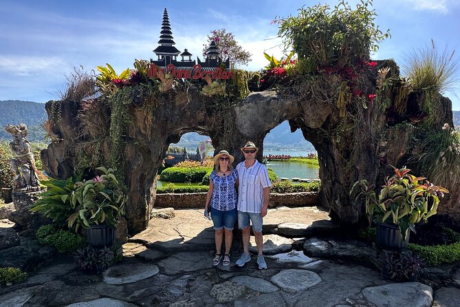 Tanah Lot Tour & North Bali Tour : All-Inclusive Best Experience - Wanagiri’s Twin Lake Viewpoint: Buyan and Tamblingan in One Frame