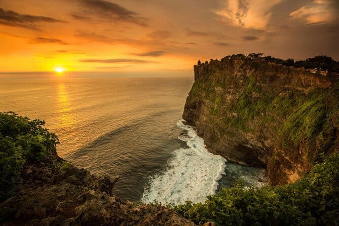 The Gate Of The Heaven Bali with Top Places To Visit In The East of Bali - Tegalalang Rice Terraces and the scenery stop you’ll remember