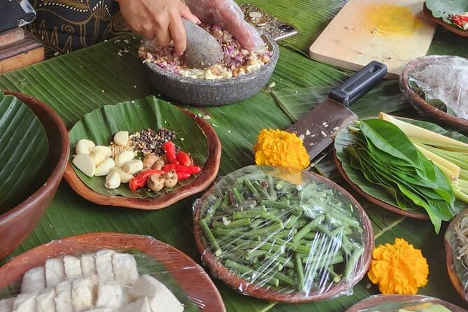Traditional Balinese Cooking Class with Ubud Tour - What you’re really buying: a Balinese family kitchen day