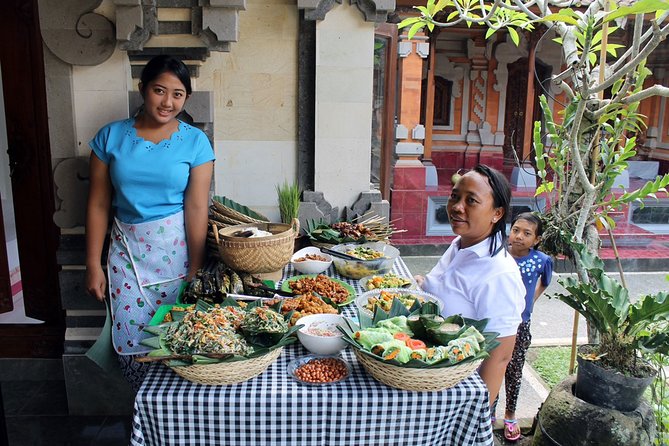 Traditional Balinese Home Dining Experience in Ubud with Putu - What You’ll Eat: Two Courses, Multiple Balinese Staples