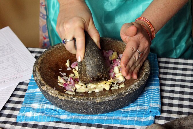 Traditional Balinese Home Dining Experience in Ubud with Putu - Traveling Spoon Pickup and the 2-Hour Rhythm in Ubud