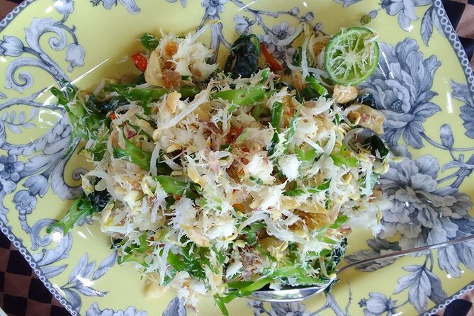 Traditional Tempeh Making & Cooking Balinese Cuisine - Balinese Lunch on the Clock: Sayur Urab and Tempeh Dishes
