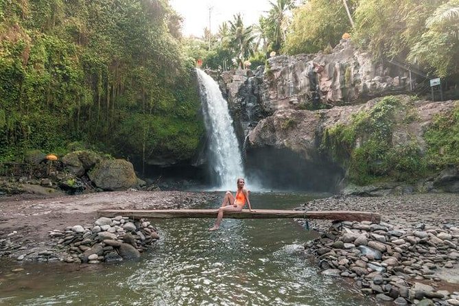 Ubud City Tour I: Monkey Forest, Ubud Palace, Art Market, and Waterfall - Ubud Traditional Art Market: Souvenirs, Batiks, and Silver-Ring Temptation