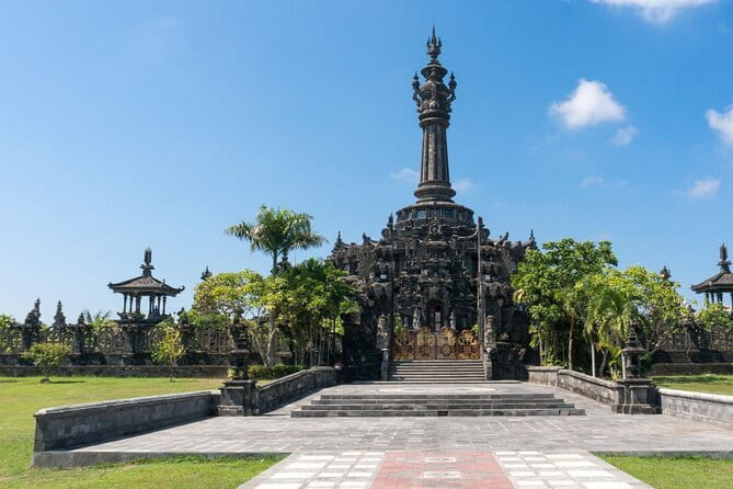 Ubud Full-Day Private Tour: Waterfall, Temple, Rice Terrace. - Stop 4: Tegalalang Rice Terrace and How to Read the Fields
