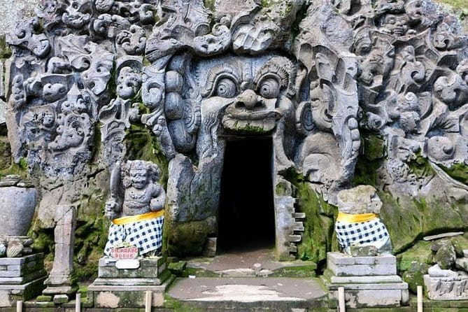 Ubud: Holy Water Temple, Volcano View, Rice Terrace, MonkeyForest - Barong & Kris Dance: A Balinese Performance You Can Understand