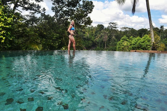 Ubud Monkey Forest Sanctuary Tours and Cretya - Sacred Monkey Forest Sanctuary: small forest vibes with close-up monkeys