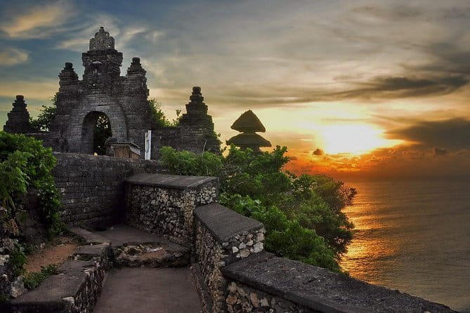 Ubud Private Tour From Cruise Port Benoa Bali All Inclusive - Craft villages and traditional stops: Batik, Celuk silver, and Balinese home life