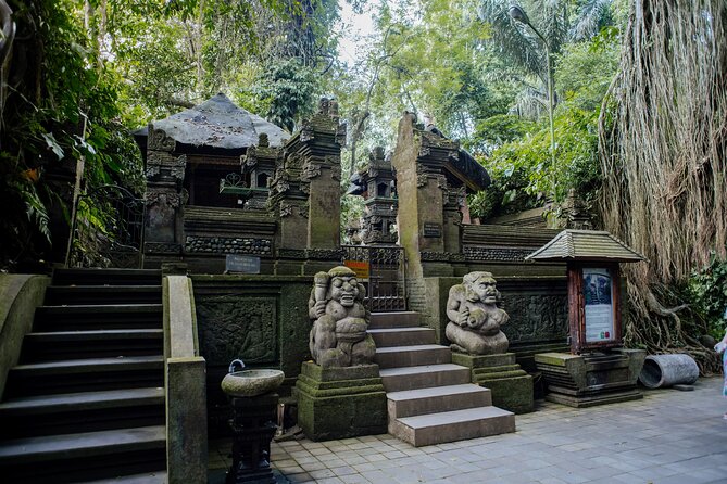 Ubud Small Group Tour: Monkey Forest, Tegalalang Rice Terraces and more - Ubud Traditional Art Market Stop: Lunch Energy and Real-World Shopping