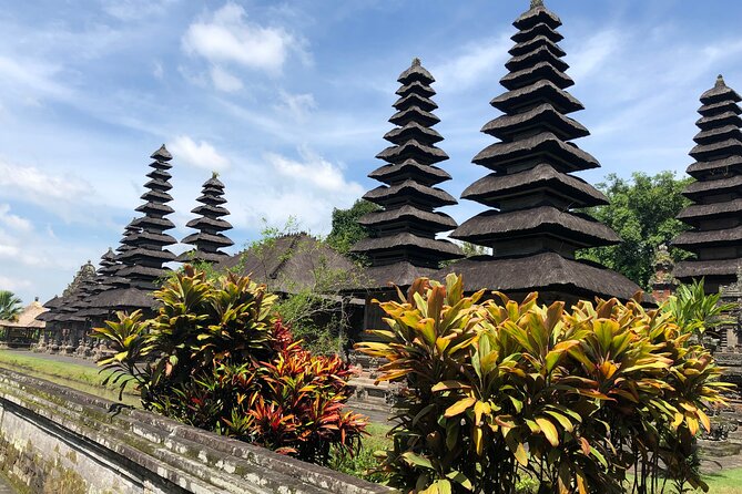 Ulun Danu Bratan Temple with Tanah Lot Sunset - Tanah Lot: why this rocky sea temple is made for sunset