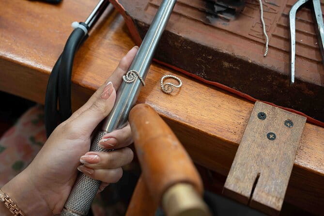 Uluwatu Silver Class: A Unique Jewelry-Making Experience in Bali - Logistics that affect your day: timing, private sessions, and mobile tickets