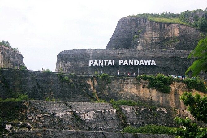 Uluwatu Temple, Beaches and Southern Bali Tour - Padang-Padang Beach and Sunset Timing Over the Indian Ocean