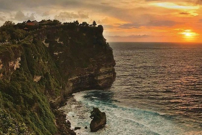 Uluwatu Temple Kecak Fire Dance Private Guided Tour - Fire dance timing and the one risk you can’t ignore: traffic